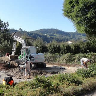 landschaftsbau Landschaftsbau Erdbau, Wegebau, Entwässerung, Treppen, Mauern, Wasseranlagen wie Brunnen und Teiche
