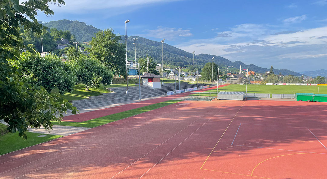 Fortschritt Einbau neuer Belag Laufbahn