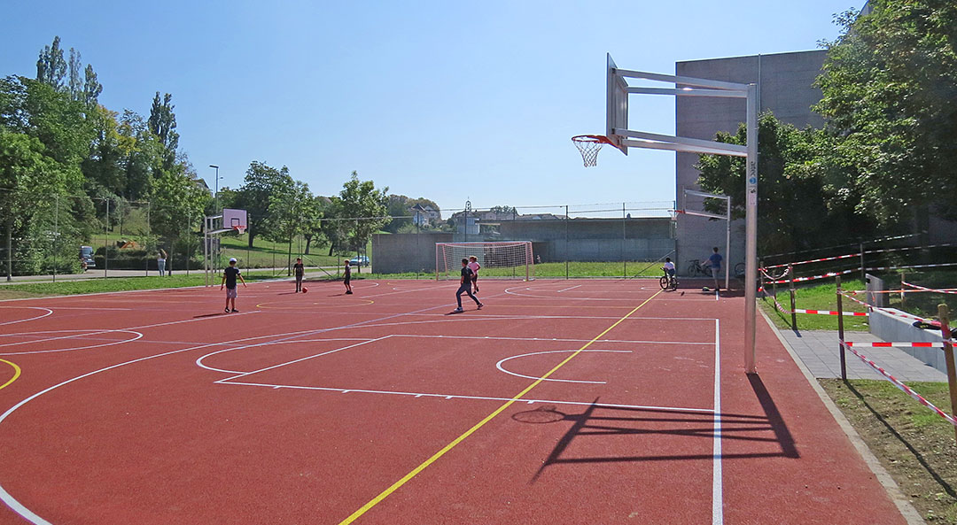 Ein weiterer zentraler Aufgabenbereich der Raumplanung ist der Sportanlagenbau.<br />
Hier treffen technische Präzision, Nutzerorientierung und Umweltbewusstsein aufeinander<br />
