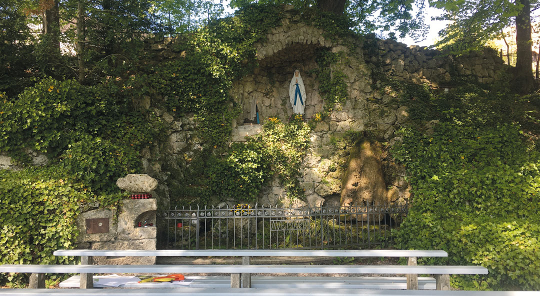 Lourdesgrotte mit Marienstatue Zuckenriet SG Neugestaltung Andachtsbereich